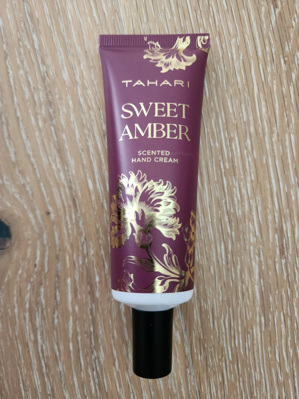 Tahari Sweet Amber Hand Cream